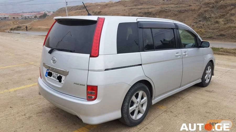 Toyota ISIS
