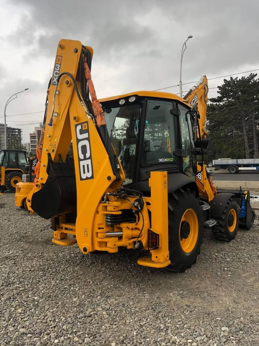 ქირავდება JCB CX3 კოდალით