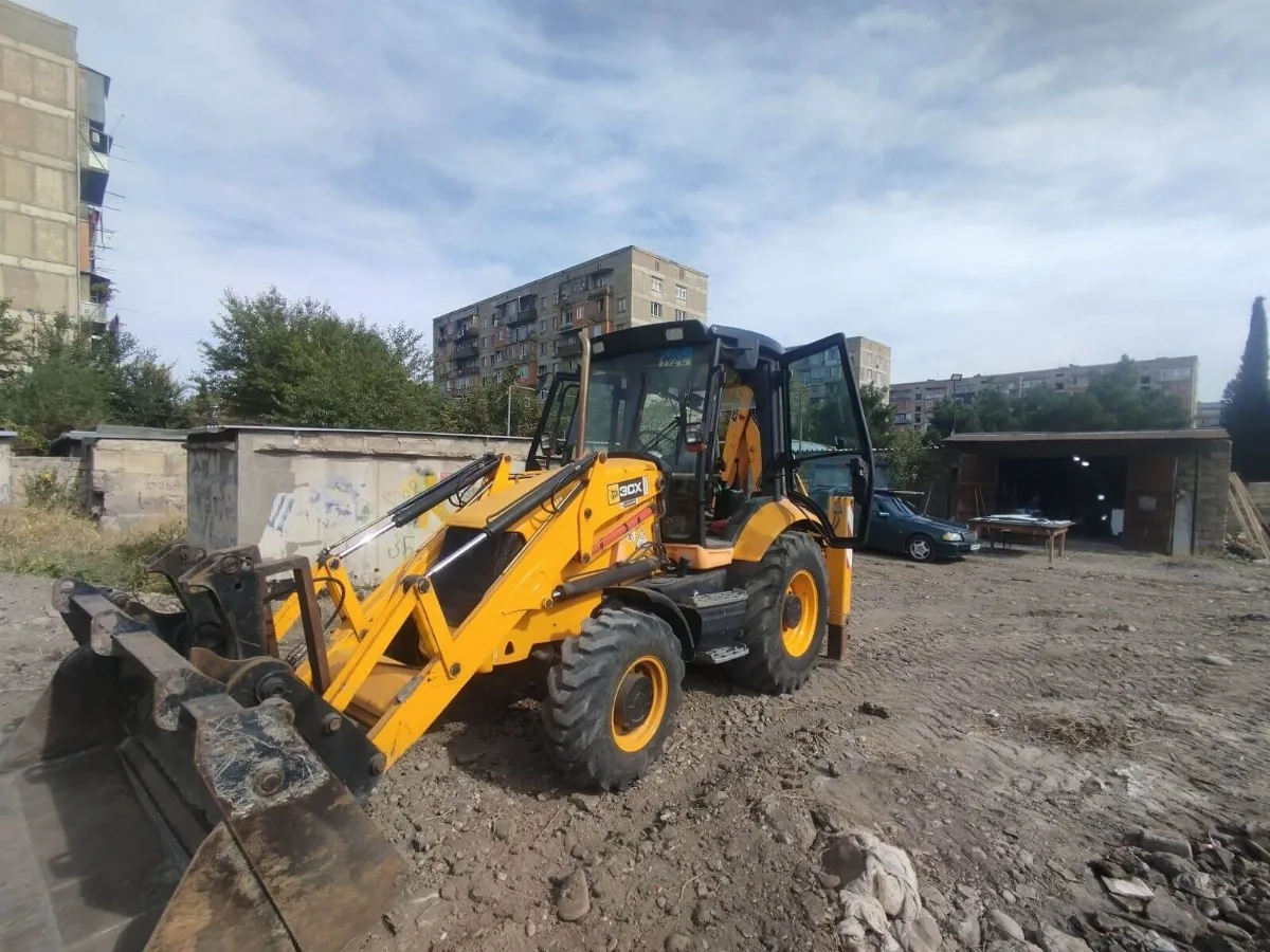 ქირავდება JCB 3CX