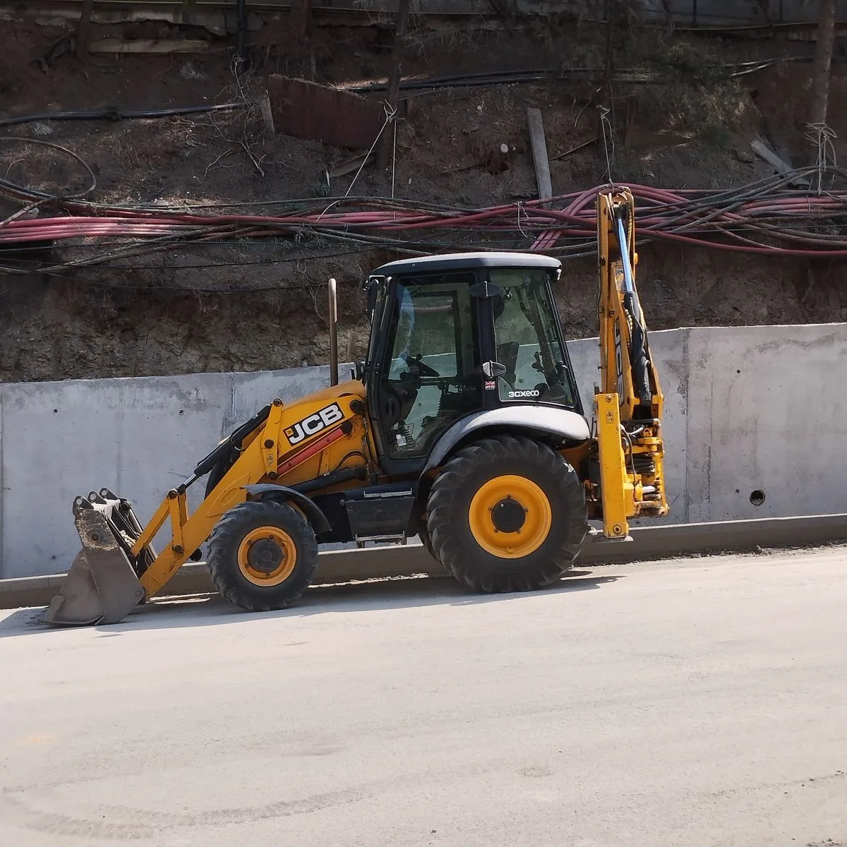 ქირავდება jcb 3cx
