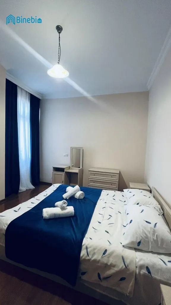 ქირავდება დღიურად 2 ოთახიანი ბინა