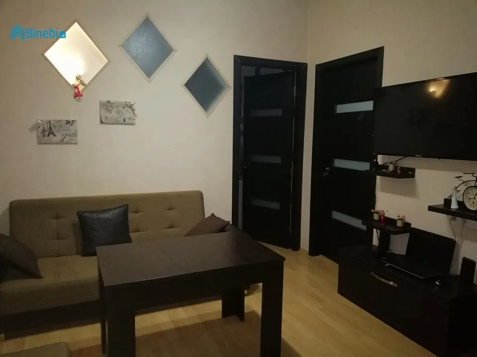 ქირავდება დღიურად 2 ოთახიანი ბინა