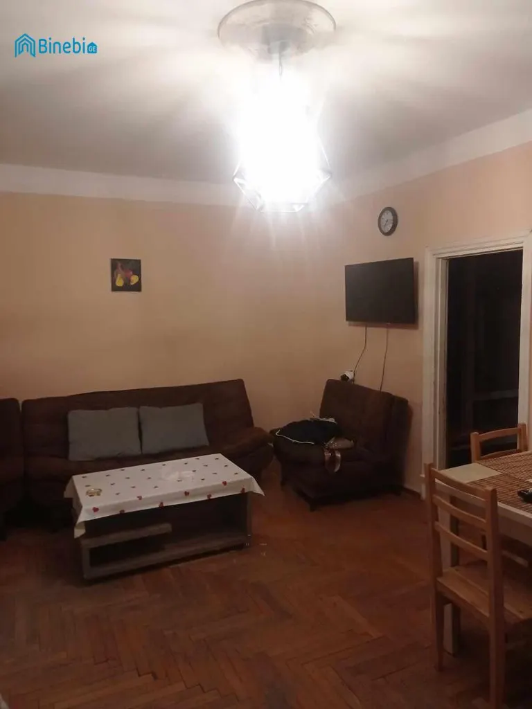 ქირავდება დღიურად 3 ოთახიანი ბინა