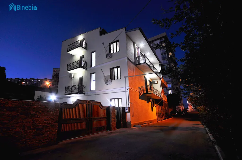 ქირავდება დღიურად 1 ოთახიანი ბინა