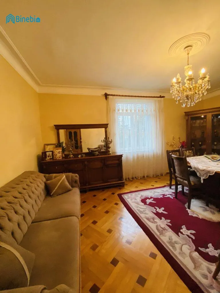 ქირავდება დღიურად 5 ოთახიანი ბინა