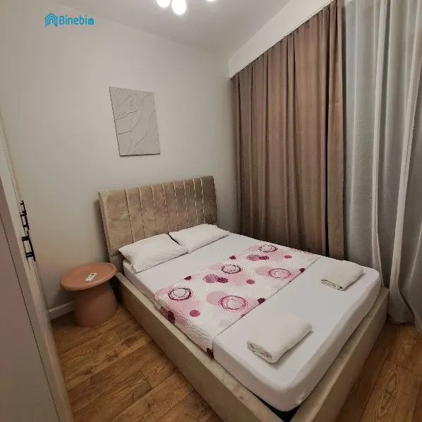 ქირავდება დღიურად 2 ოთახიანი ბინა