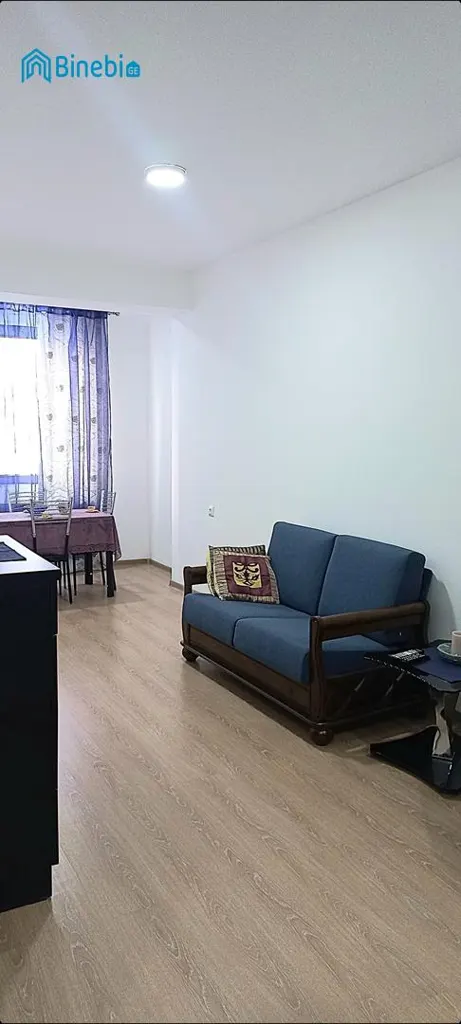 ქირავდება დღიურად 2 ოთახიანი ბინა