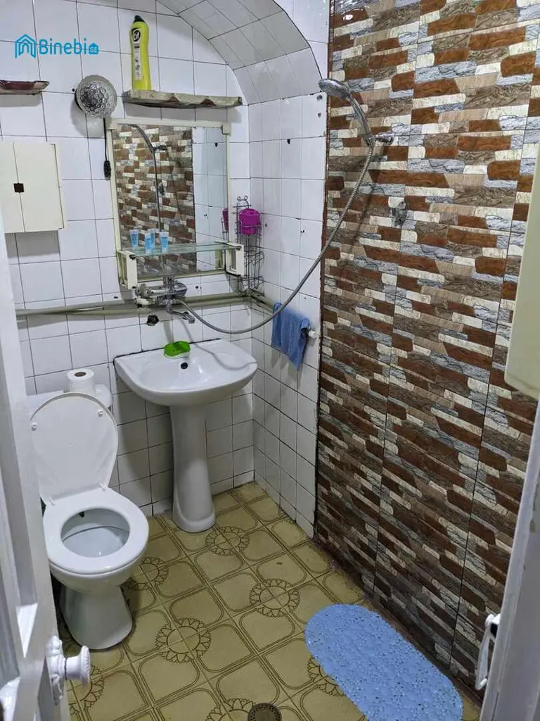 ქირავდება დღიურად 2 ოთახიანი ბინა