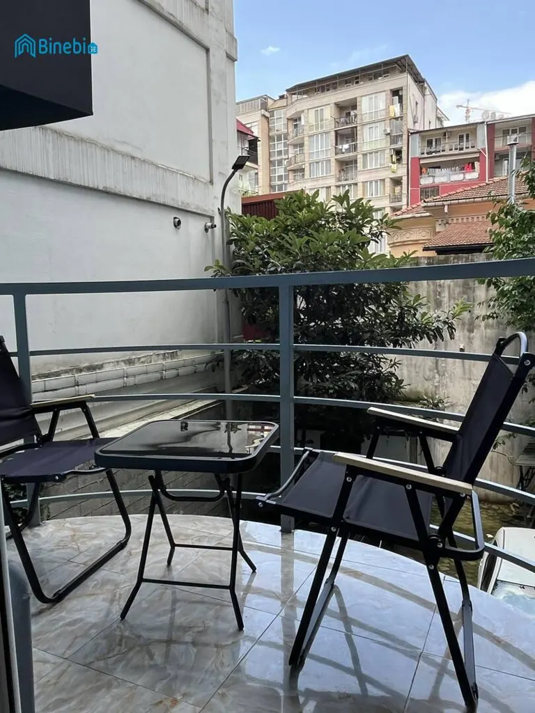 ქირავდება დღიურად 2 ოთახიანი ბინა