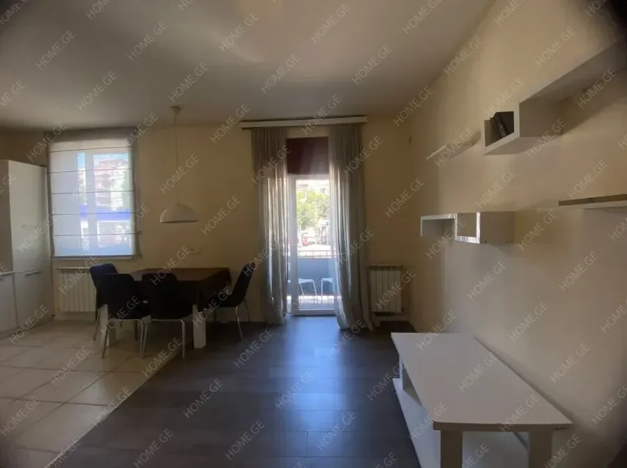 ქირავდება ბინა, 2 ოთახიანი, ძველი აშენებული, თბილისი, საბურთალო