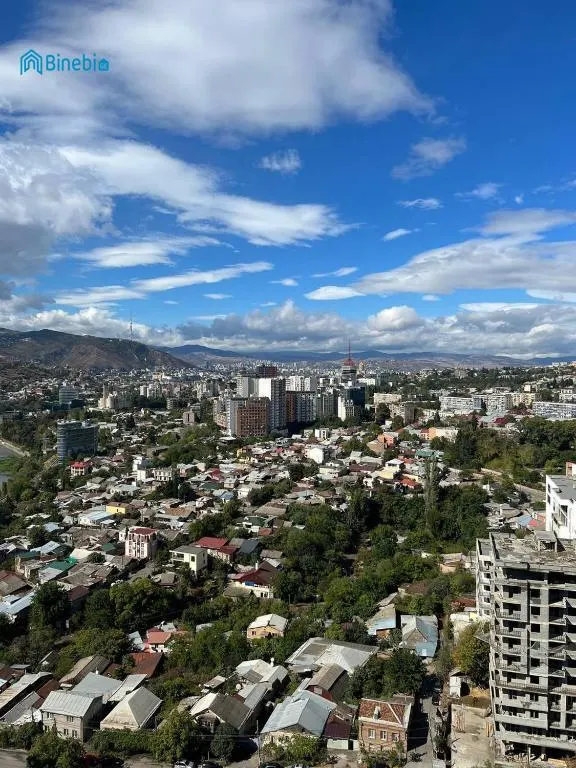 ქირავდება დღიურად 7 ოთახიანი ბინა