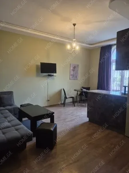 ქირავდება ბინა, 2 ოთახიანი, ძველი აშენებული, თბილისი, საბურთალო