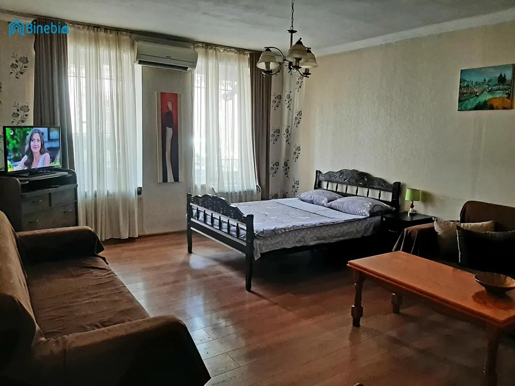 ქირავდება დღიურად 2 ოთახიანი ბინა