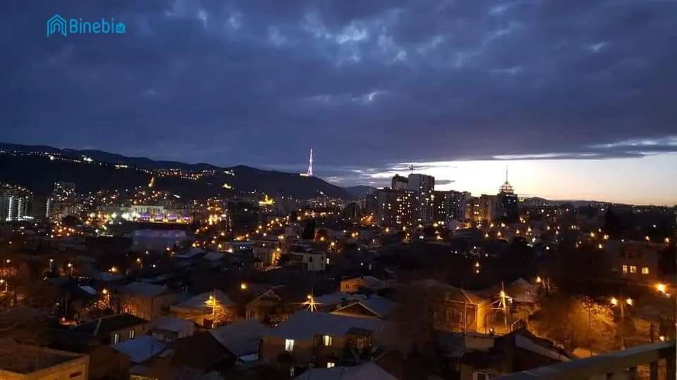 ქირავდება დღიურად 2 ოთახიანი ბინა
