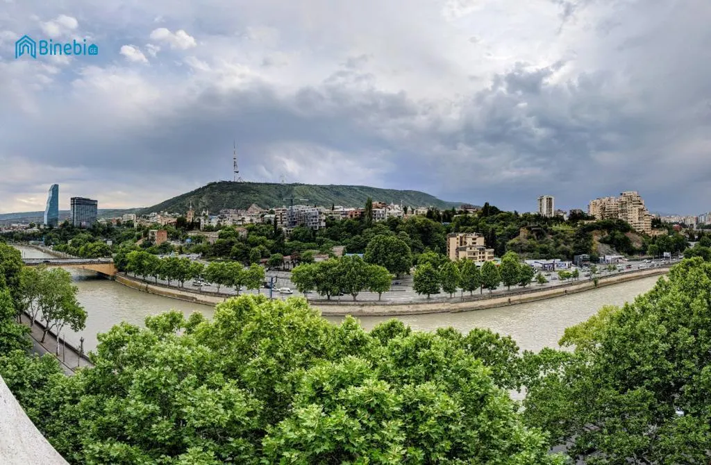 ქირავდება დღიურად 4 ოთახიანი ბინა