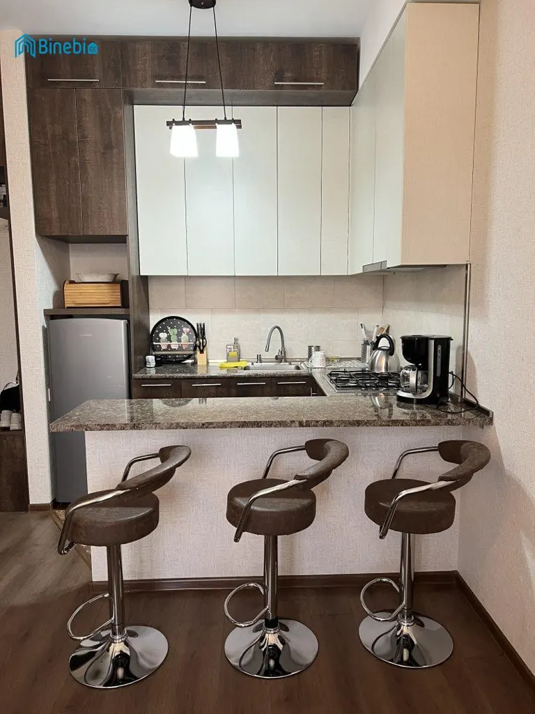 ქირავდება დღიურად 2 ოთახიანი ბინა