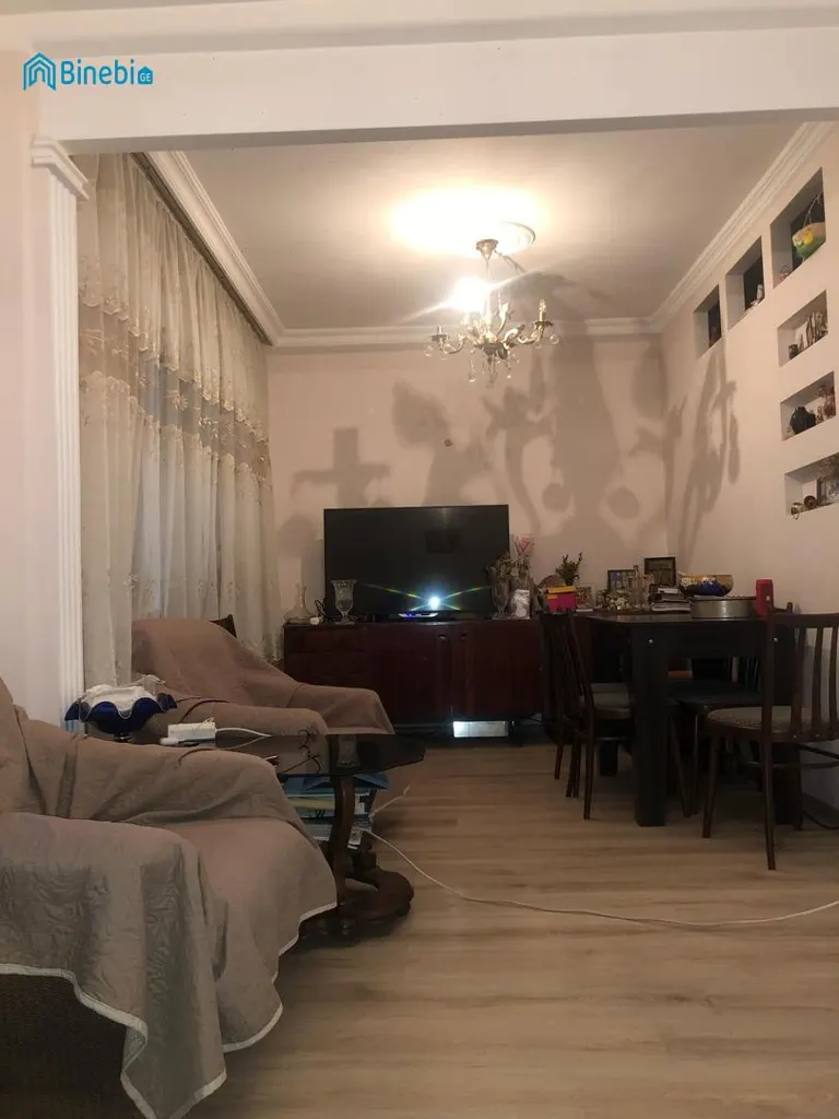 ქირავდება დღიურად 3 ოთახიანი ბინა