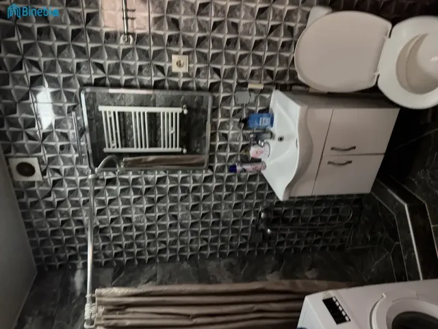 ქირავდება დღიურად 1 ოთახიანი ბინა