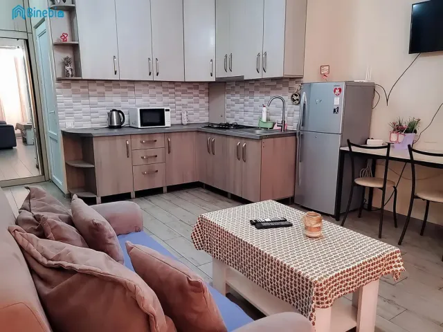 ქირავდება დღიურად 2 ოთახიანი ბინა
