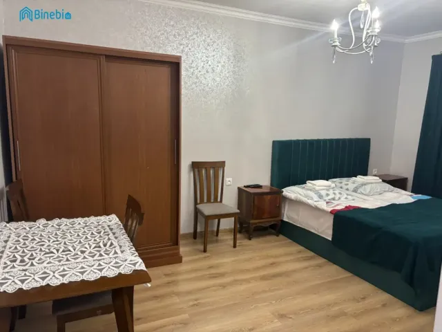 ქირავდება დღიურად 2 ოთახიანი ბინა