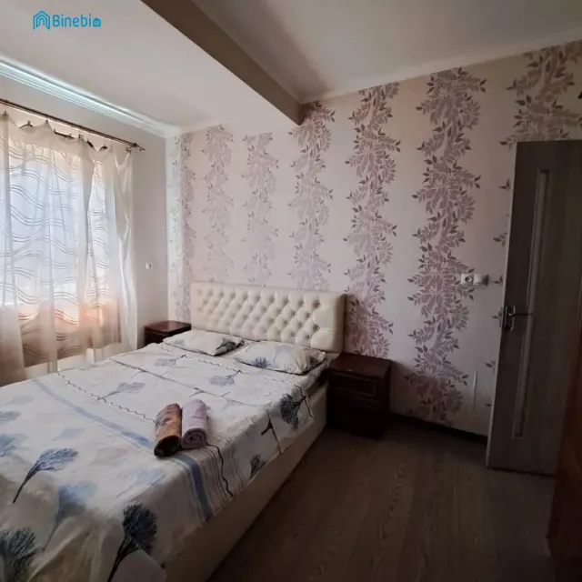ქირავდება დღიურად 2 ოთახიანი ბინა