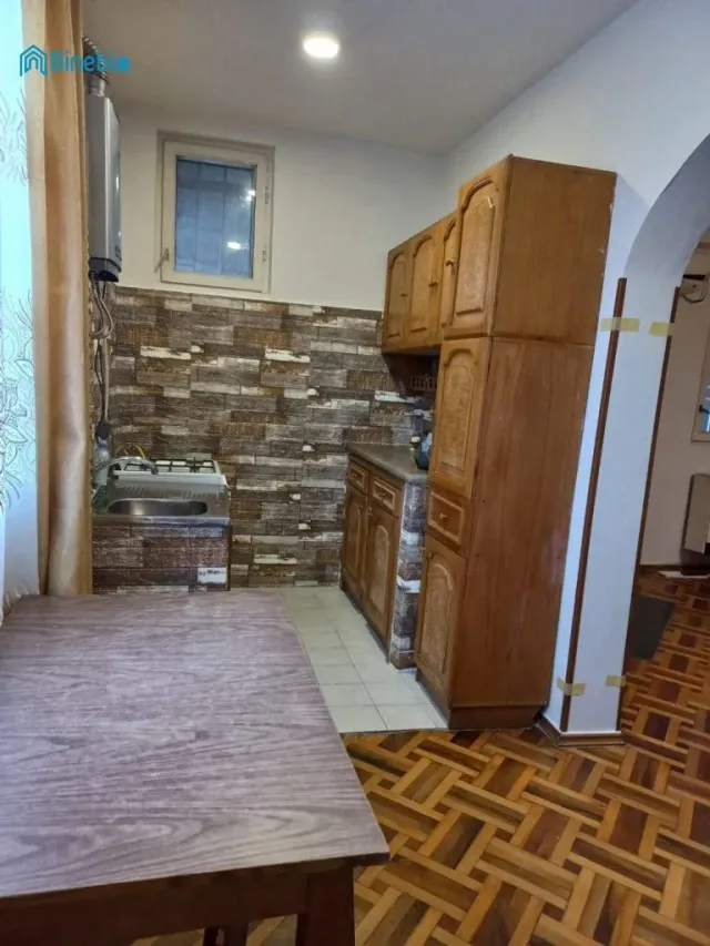 ქირავდება 5 ოთახიანი ბინა