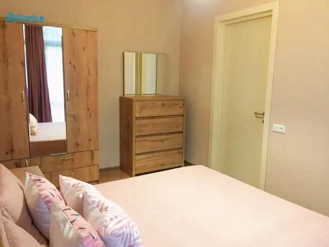 ქირავდება დღიურად 2 ოთახიანი ბინა