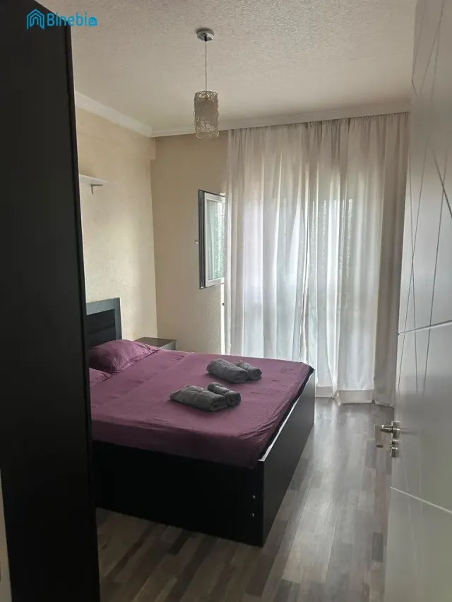 ქირავდება დღიურად 2 ოთახიანი ბინა