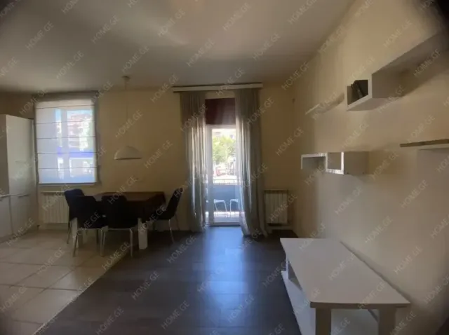 ქირავდება ბინა, 2 ოთახიანი, ძველი აშენებული, თბილისი, საბურთალო