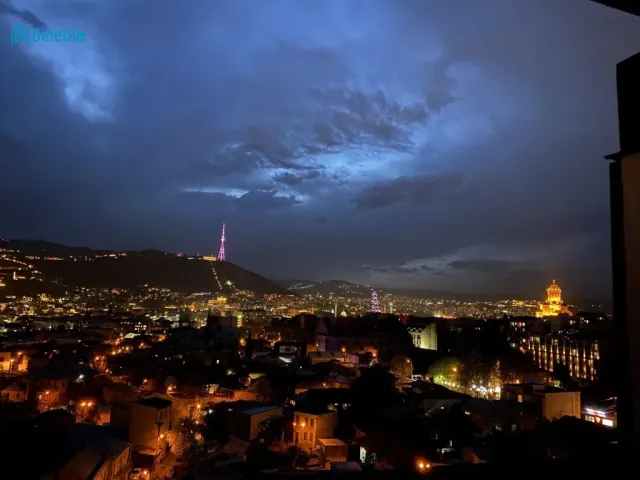ქირავდება დღიურად 3 ოთახიანი ბინა