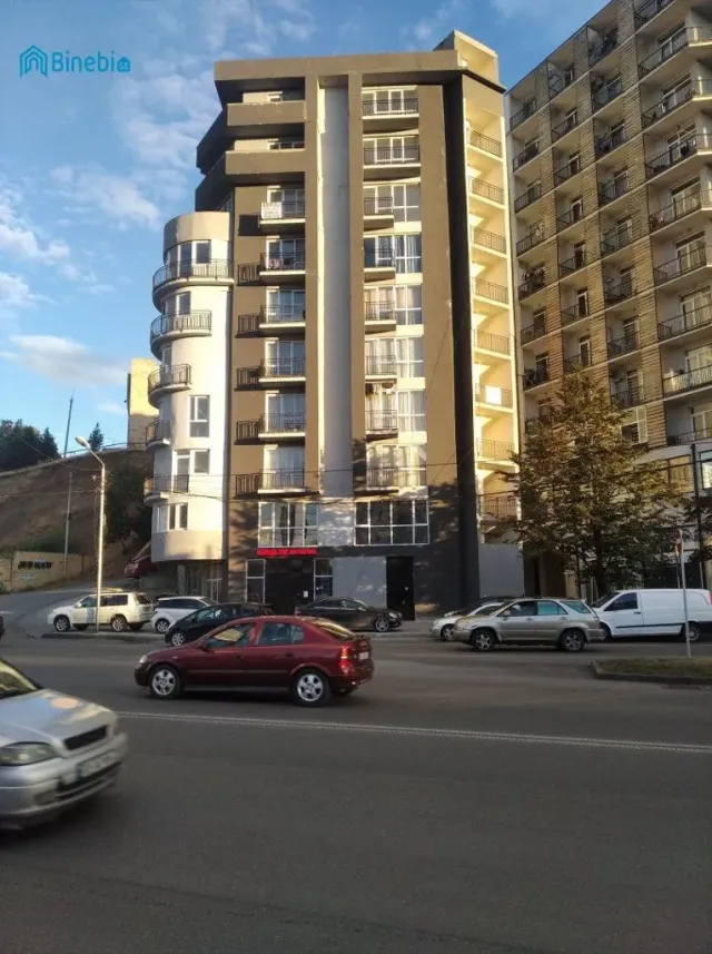 ქირავდება 4 ოთახიანი ბინა