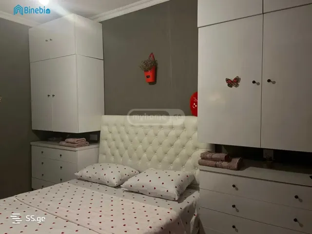 ქირავდება დღიურად 2 ოთახიანი ბინა