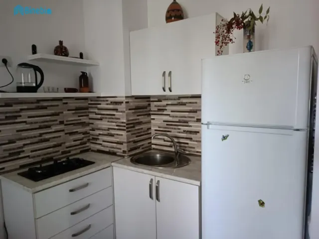 ქირავდება დღიურად 2 ოთახიანი ბინა