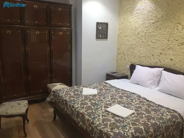 ქირავდება დღიურად 5 ოთახიანი ბინა