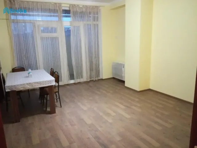 ქირავდება 2 ოთახიანი ბინა