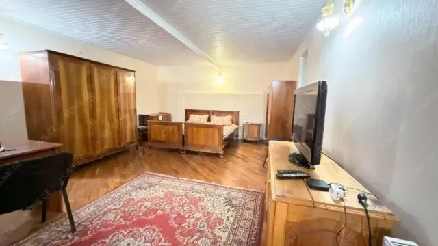 ქირავდება ბინა, 3 ოთახიანი, ძველი აშენებული, თბილისი, საბურთალო