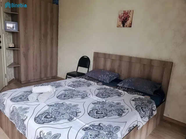 ქირავდება დღიურად 2 ოთახიანი ბინა