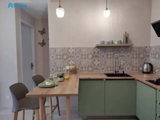 ქირავდება დღიურად 3 ოთახიანი ბინა