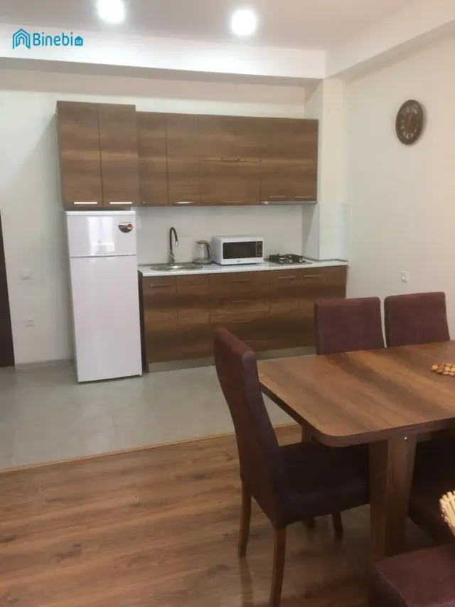 ქირავდება დღიურად 2 ოთახიანი ბინა